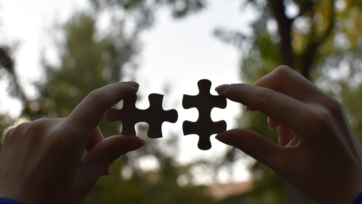 combining two puzzle pieces